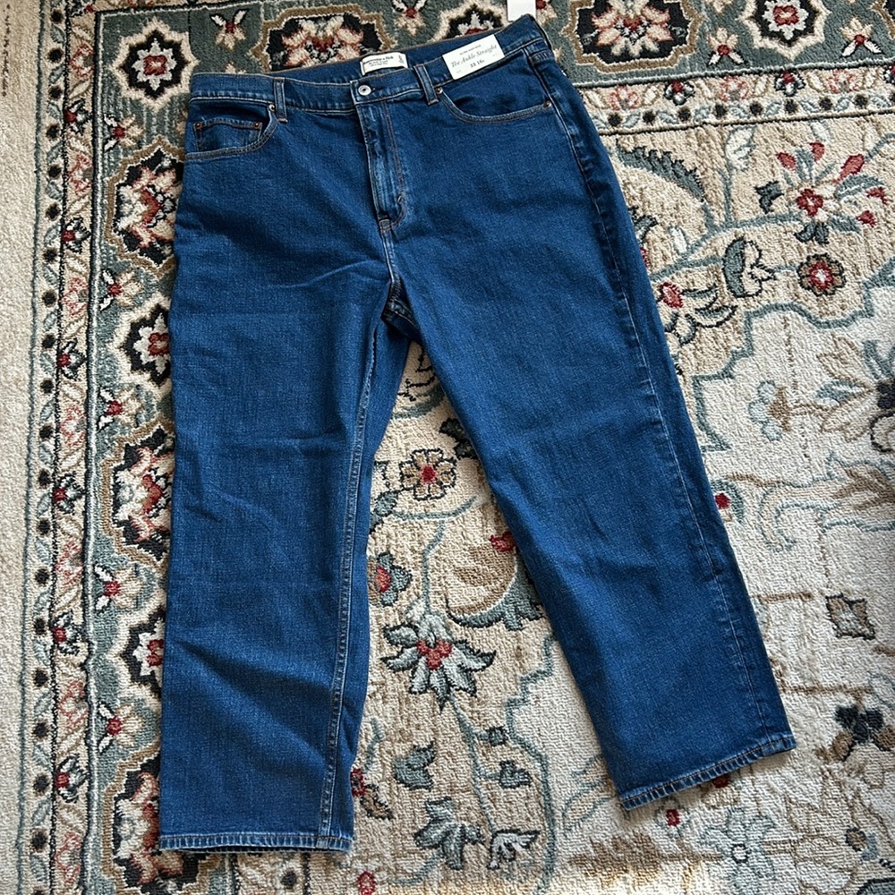 Abercrombie Ultra High Rise Ankle Straight 33 Short